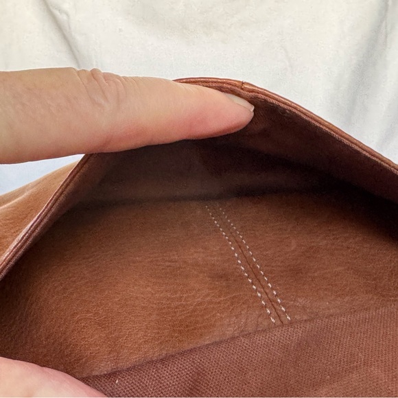 Vintage fossil bag with the a key charm. - Picture 6 of 16